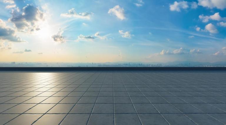 Terrasse en dalles sur plots : avantages et installation